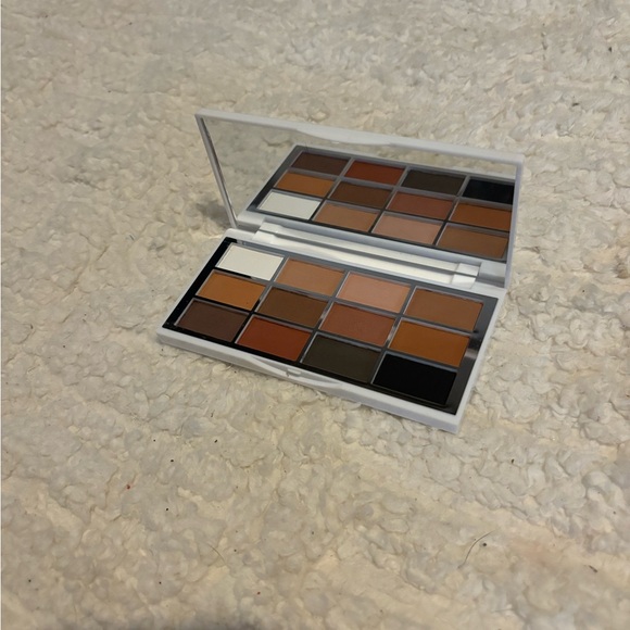 Lash Step Matte about you Eyeshadow Palette - Picture 4 of 7